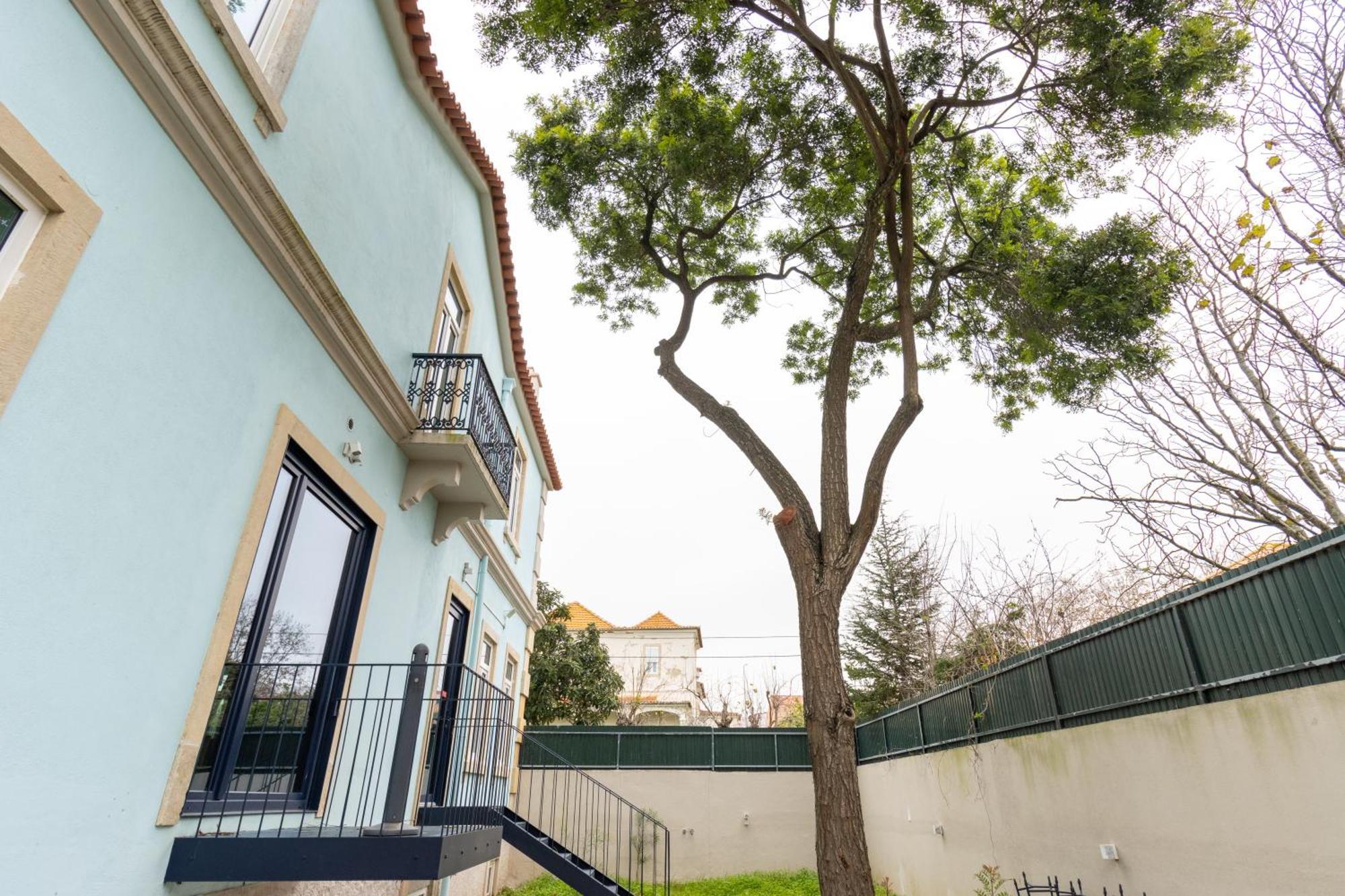 Surf & Sea Suites Parede Exterior photo